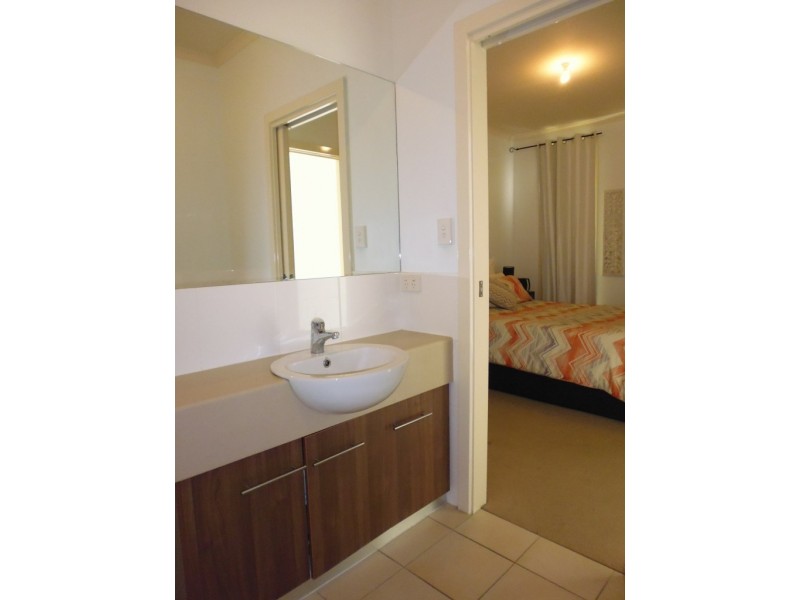 10 Ragless Avenue, Park Holme SA 5043