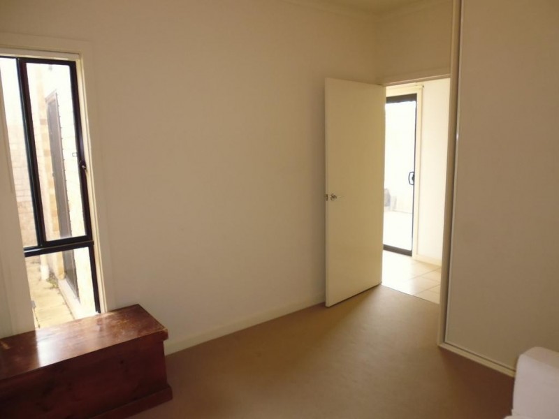 10 Ragless Avenue, Park Holme SA 5043