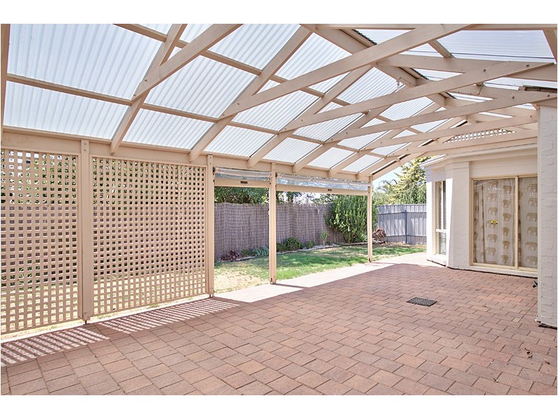 24 Ingleton Drive, Hallett Cove SA 5158