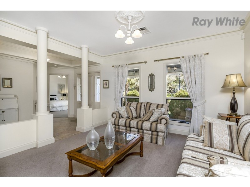 10 Moorfield Terrace, Allenby Gardens SA 5009