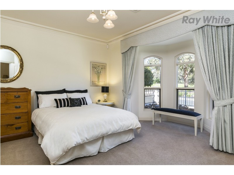 10 Moorfield Terrace, Allenby Gardens SA 5009