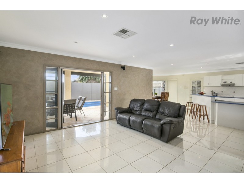 26 Ingleton Drive, Hallett Cove SA 5158