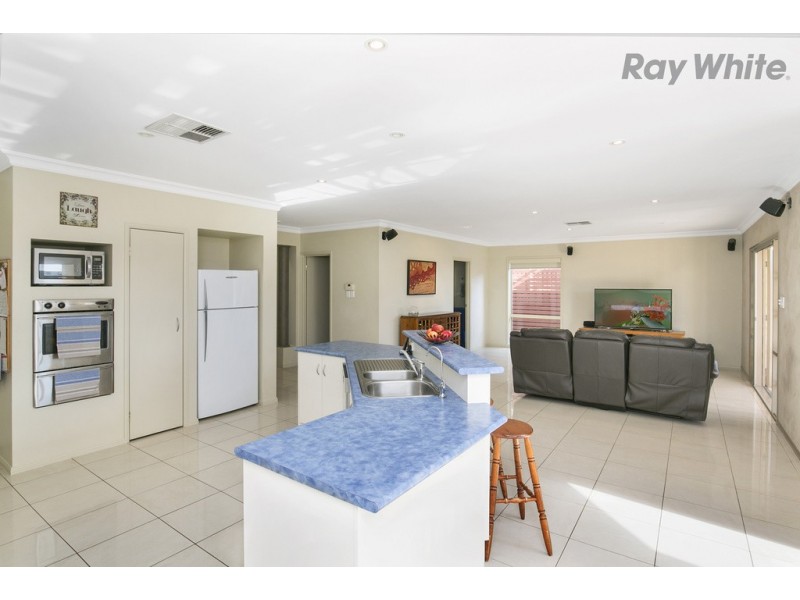 26 Ingleton Drive, Hallett Cove SA 5158