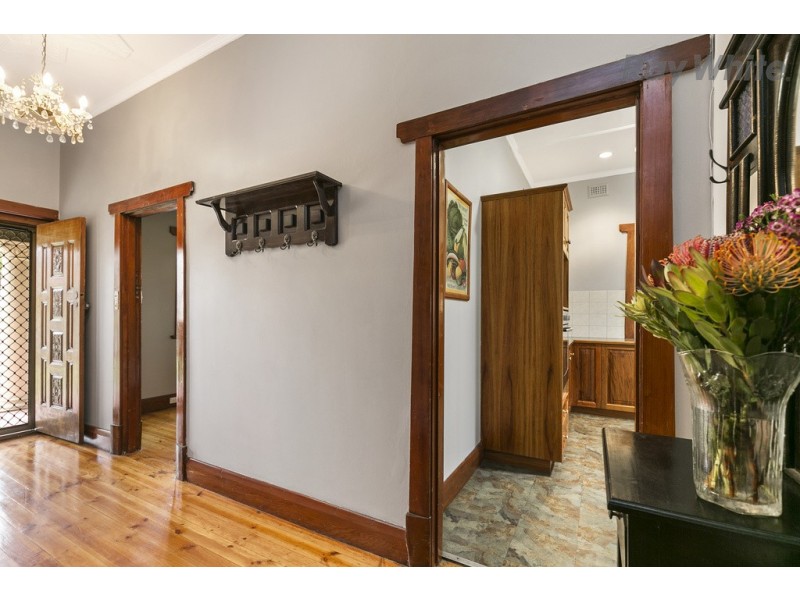 8 King Street, Glandore SA 5037