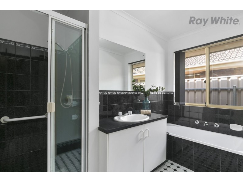 25 Arnold Drive, Mitchell Park SA 5043