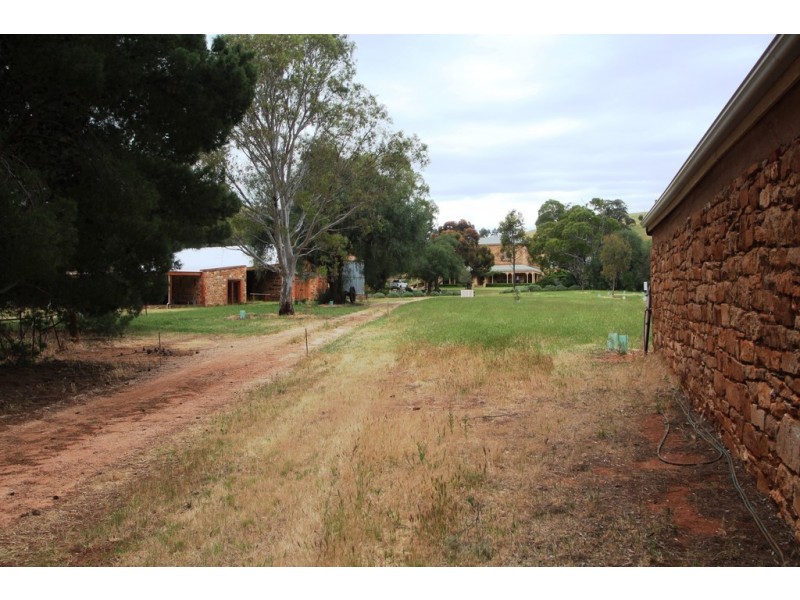 488 Muanu Road via BOCONNOC PARK – “KOOKYNIE”, Clare SA 5453