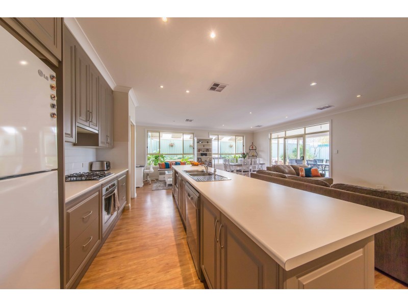16 Clyde Court, Greenock SA 5360