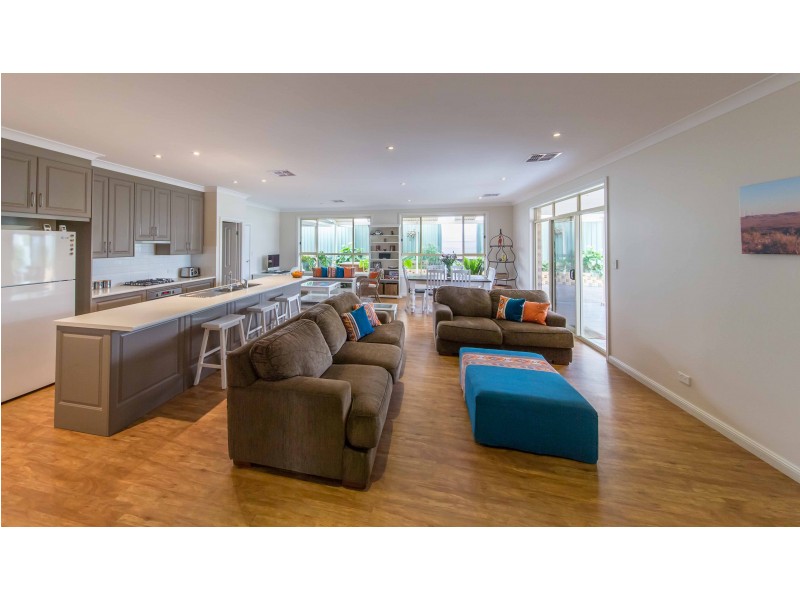 16 Clyde Court, Greenock SA 5360