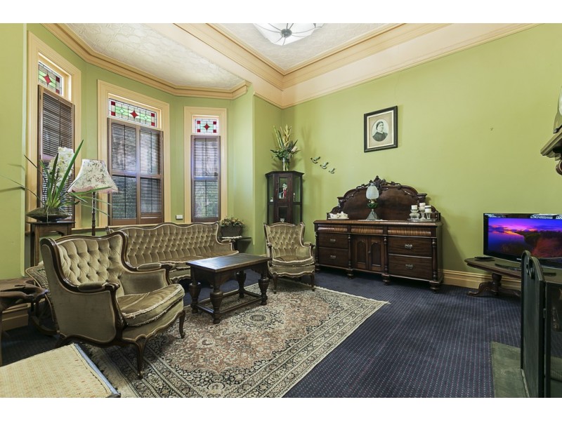 2 Railway Terrace, Riverton SA 5412