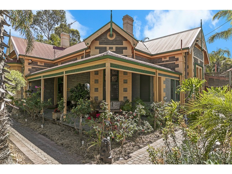 2 Railway Terrace, Riverton SA 5412