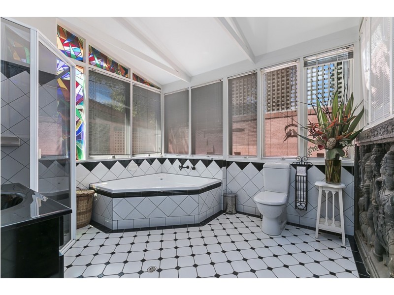 2 Railway Terrace, Riverton SA 5412