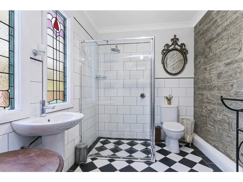 2 Railway Terrace, Riverton SA 5412