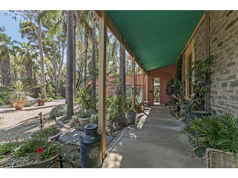 2 Railway Terrace, Riverton SA 5412