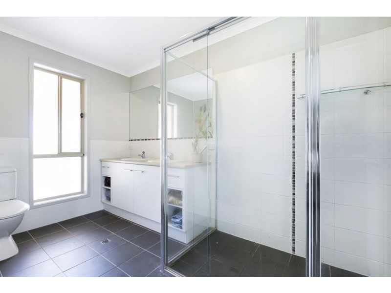 30-32 Penrice Road, Angaston SA 5353