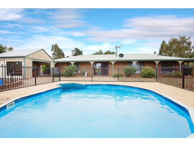25-27 WINTERS ROAD, Williamstown SA 5351