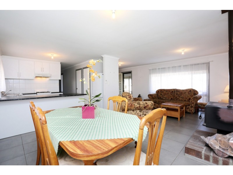 6 Rider Street, Blanchetown SA 5357