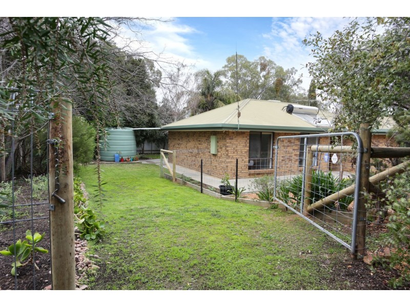9 Pinson Court, Williamstown SA 5351