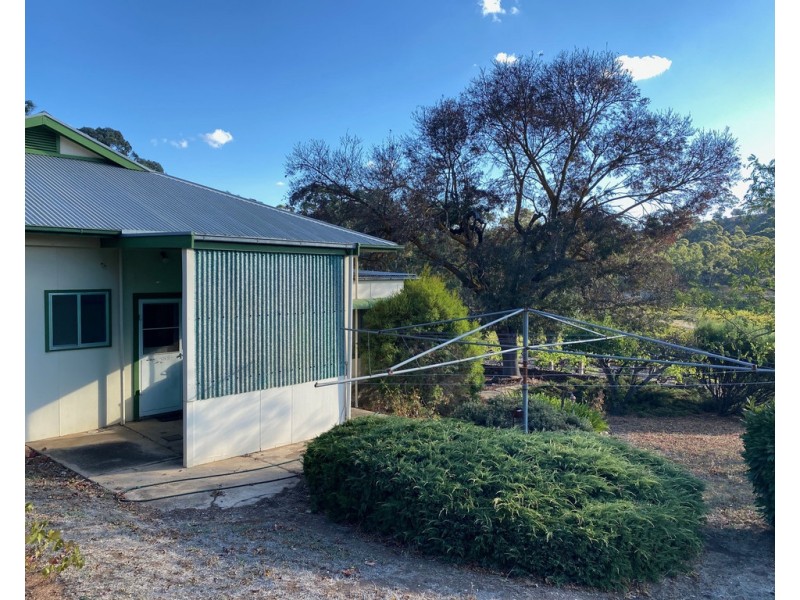 8538 Horrocks Highway, Clare SA 5453