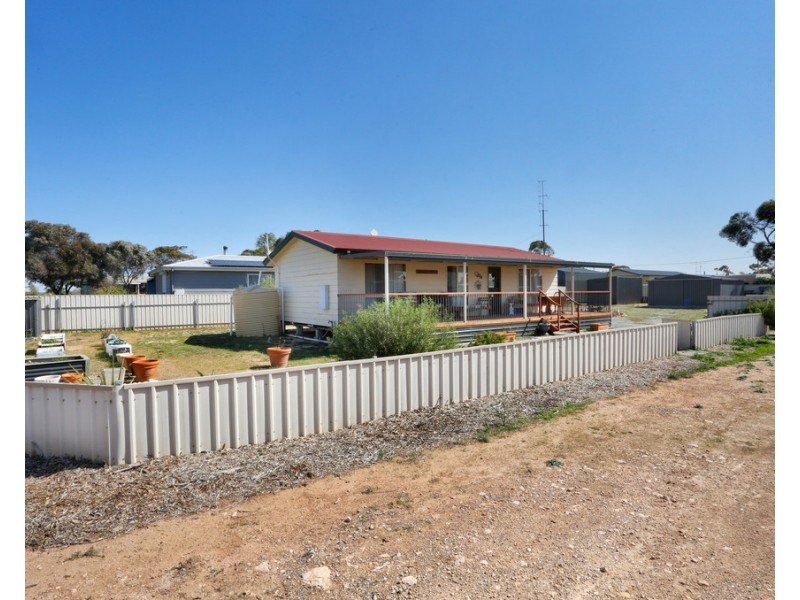 8 ACLAND STREET, Blanchetown SA 5357