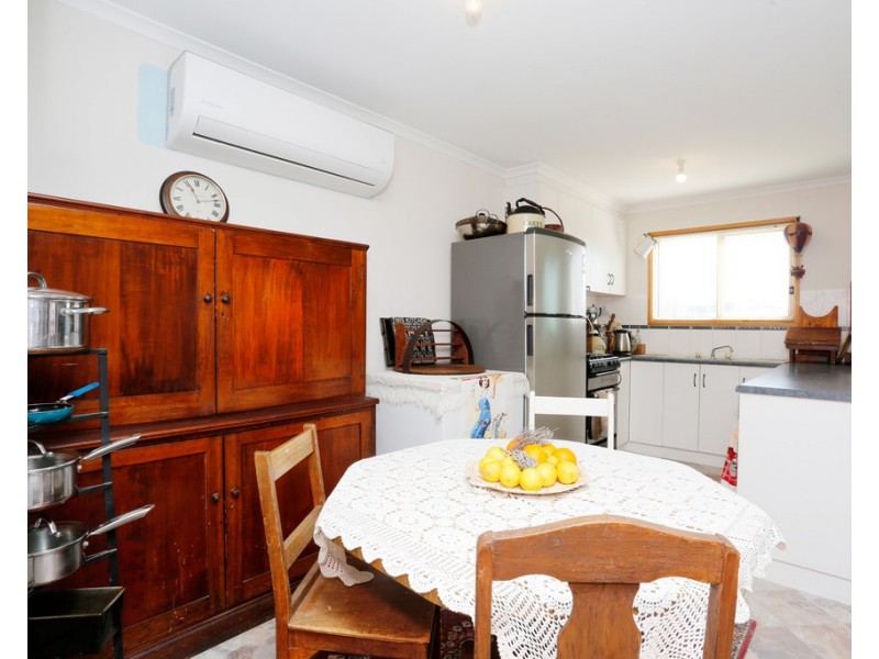 8 ACLAND STREET, Blanchetown SA 5357