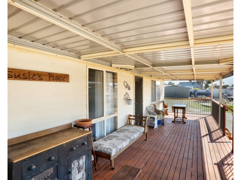 8 ACLAND STREET, Blanchetown SA 5357
