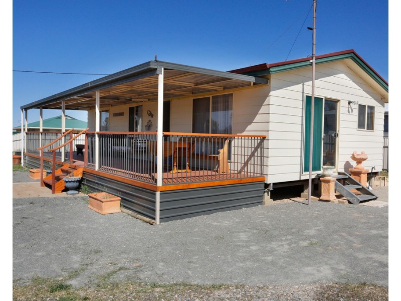 8 ACLAND STREET, Blanchetown SA 5357