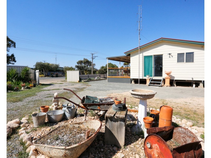 8 ACLAND STREET, Blanchetown SA 5357