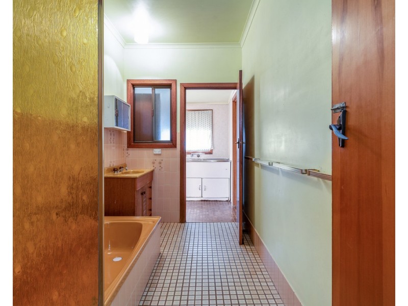 37 Anzac Ave, Swan Reach SA 5354