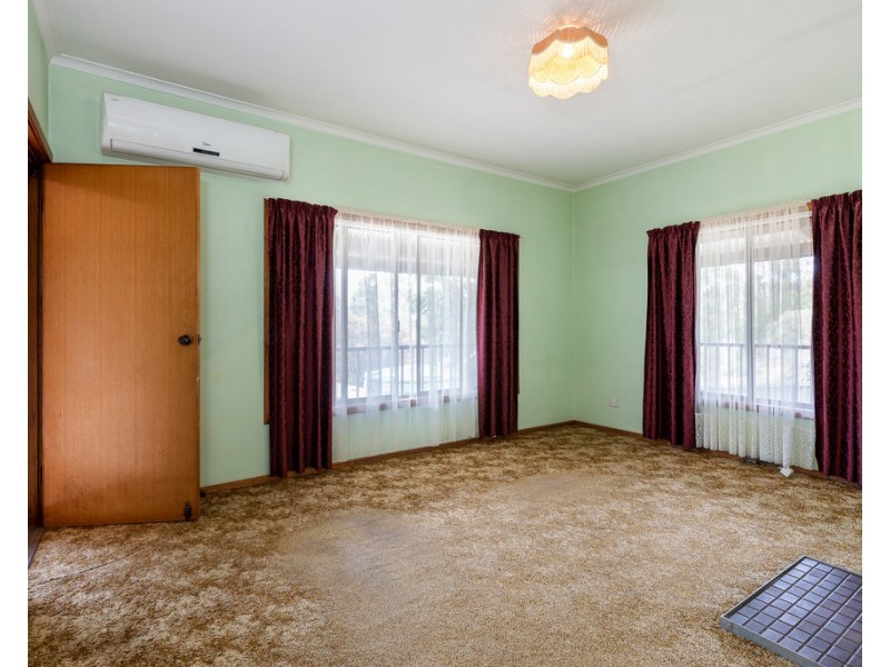37 Anzac Ave, Swan Reach SA 5354