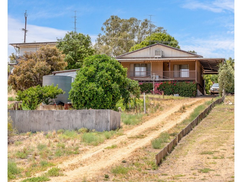 37 Anzac Ave, Swan Reach SA 5354