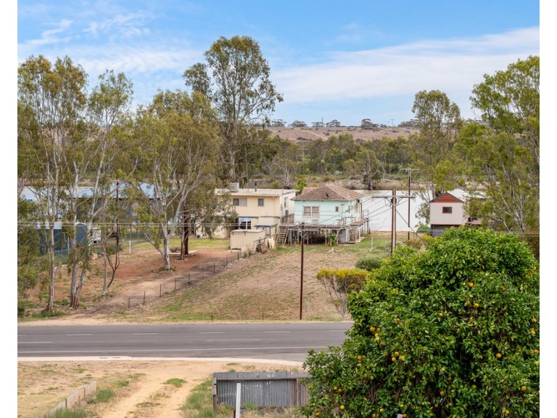 37 Anzac Ave, Swan Reach SA 5354