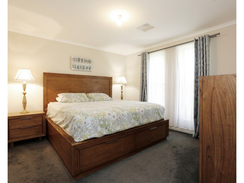 11 CLYDE COURT, Greenock SA 5360