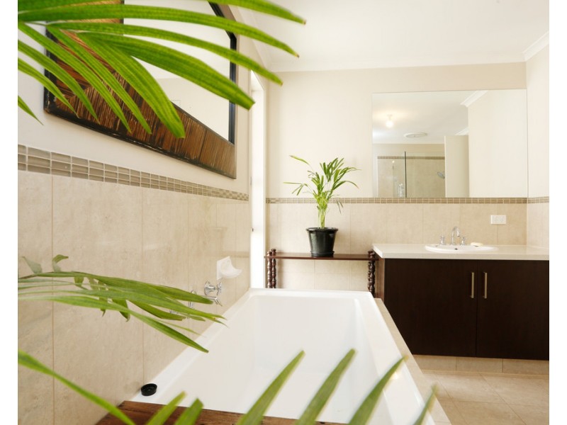 11 CLYDE COURT, Greenock SA 5360