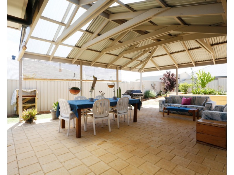 11 CLYDE COURT, Greenock SA 5360