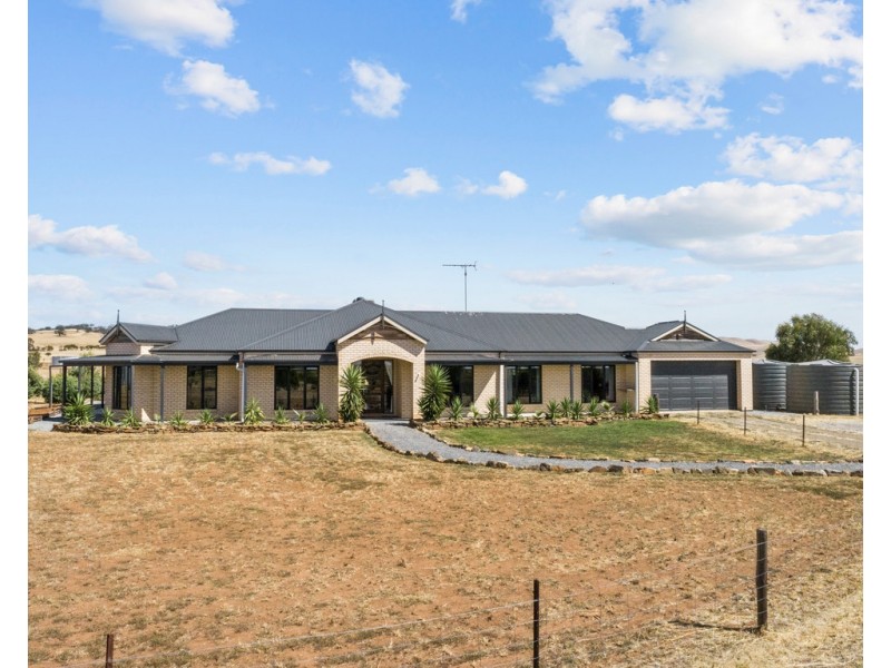 697 EUDUNDA ROAD, Dutton SA 5356