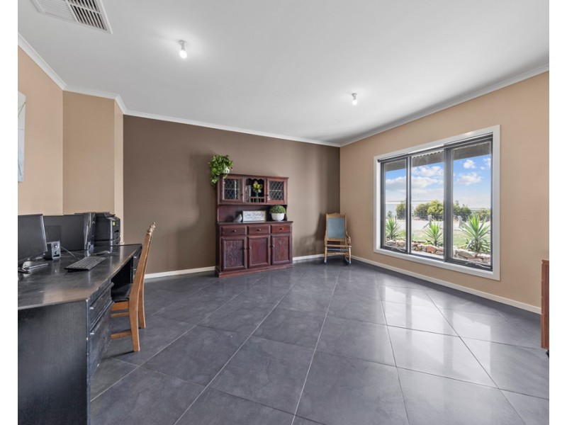 697 EUDUNDA ROAD, Dutton SA 5356