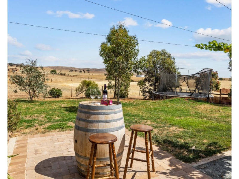 697 EUDUNDA ROAD, Dutton SA 5356