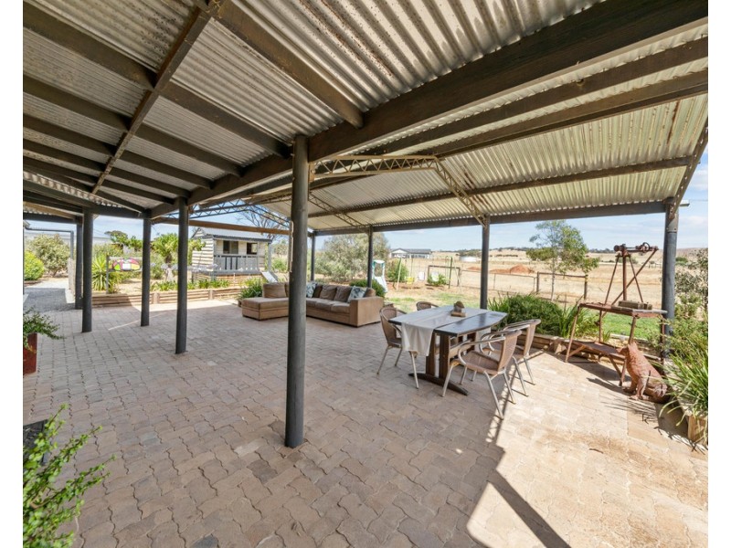 697 EUDUNDA ROAD, Dutton SA 5356