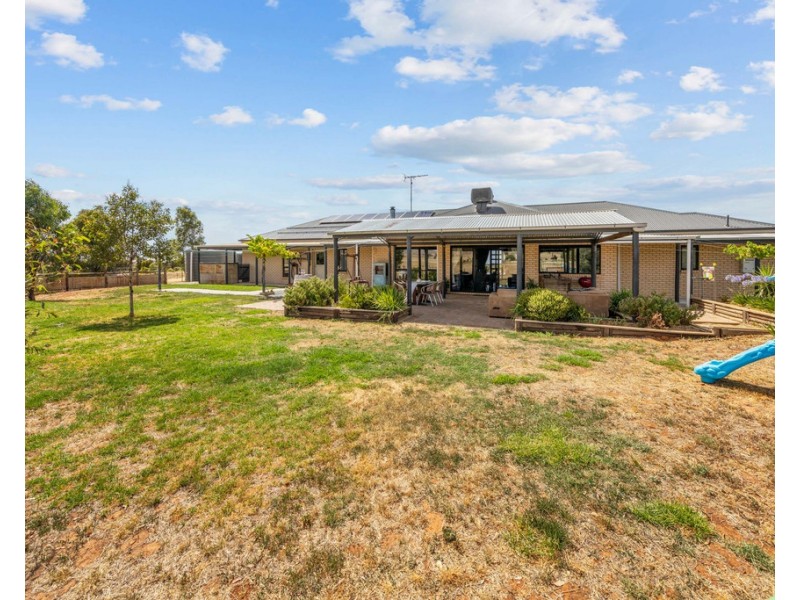 697 EUDUNDA ROAD, Dutton SA 5356