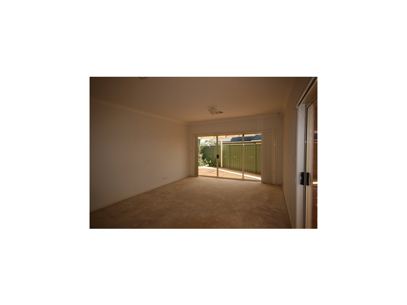 4 Oriole Walk, Mawson Lakes SA 5095