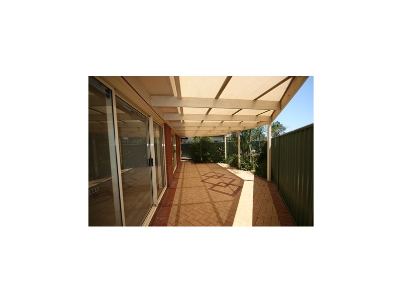 4 Oriole Walk, Mawson Lakes SA 5095