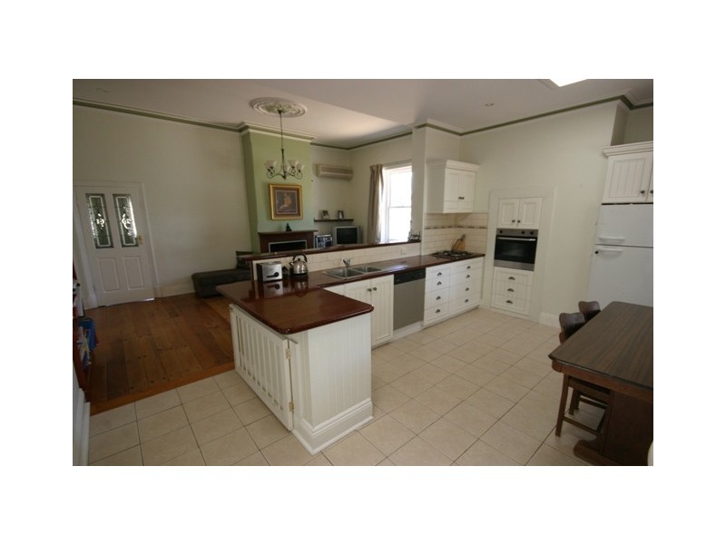 27 Fourth Street, Nuriootpa SA 5355