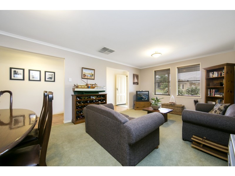 2 Rogers Court, Evanston Park SA 5116