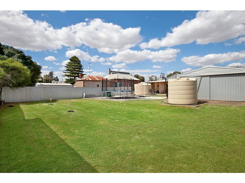 6 Main Street, Owen SA 5460