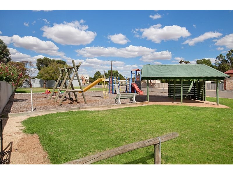 6 Main Street, Owen SA 5460
