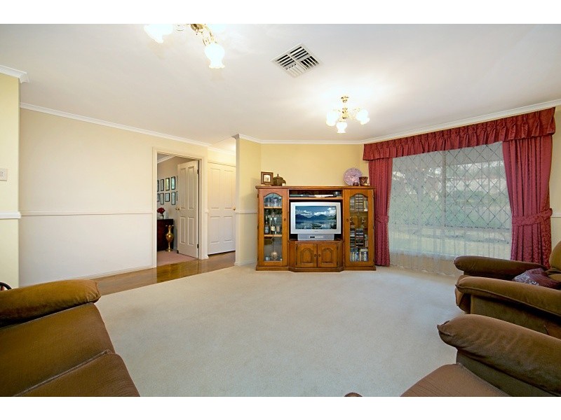 1 Amadeus Court, Greenwith SA 5125