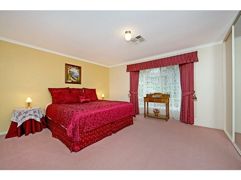 1 Amadeus Court, Greenwith SA 5125