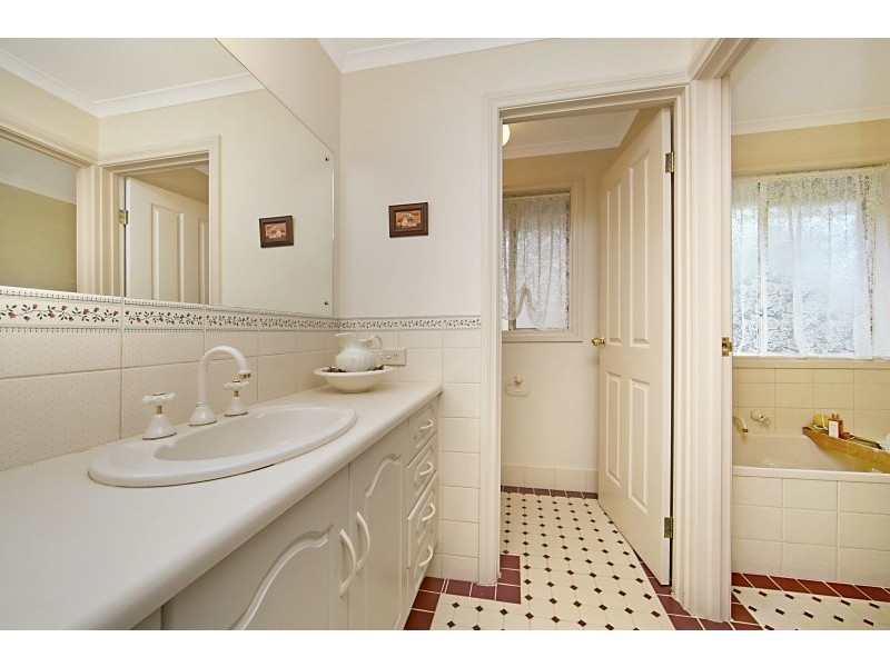 1 Amadeus Court, Greenwith SA 5125