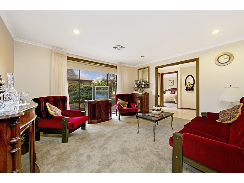 9 Lithgow Court, Redwood Park SA 5097