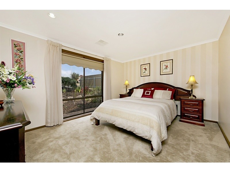 9 Lithgow Court, Redwood Park SA 5097